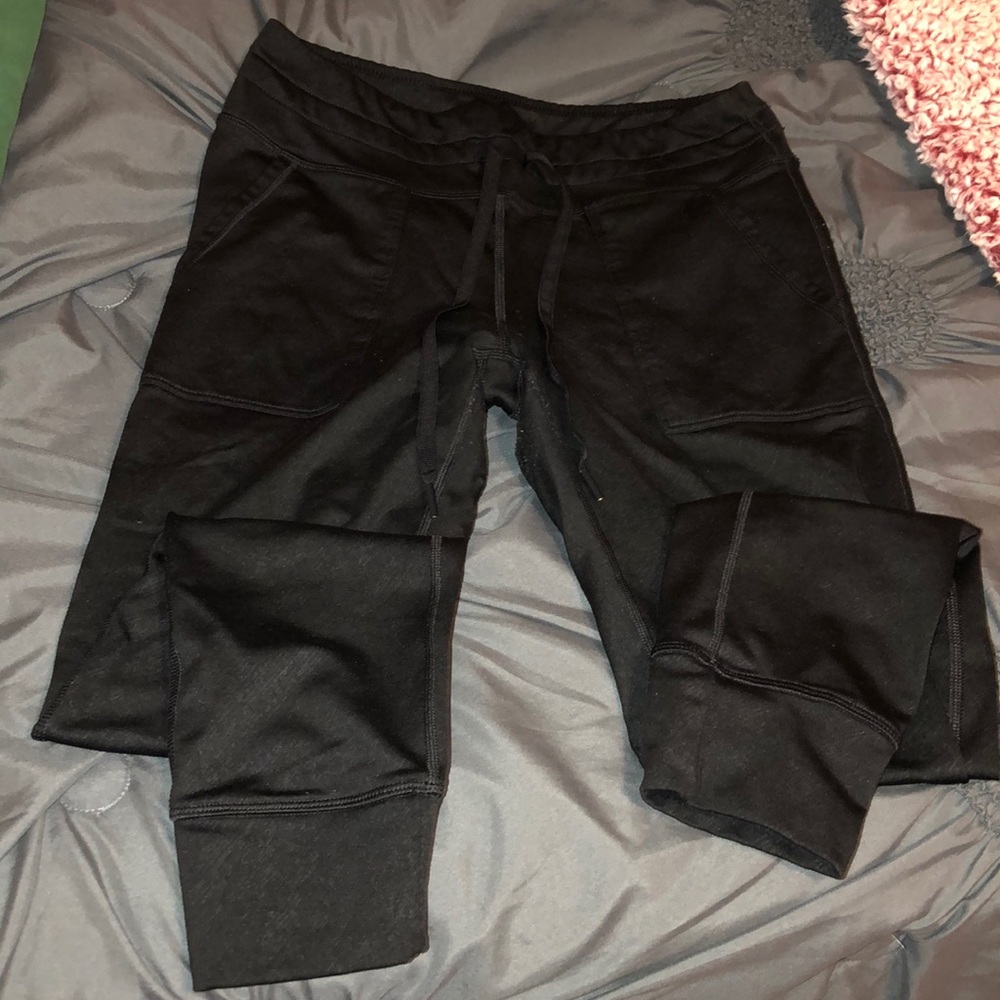 American Eagle chill play pocket leggings